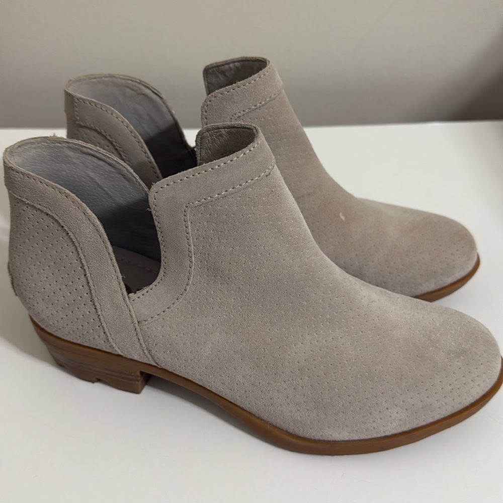 * Sorel cut out bootie